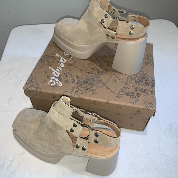Free people Hybrid Harness Boot in Diamond Suede
Size 10 new in box cream beige - Picture 11 of 16